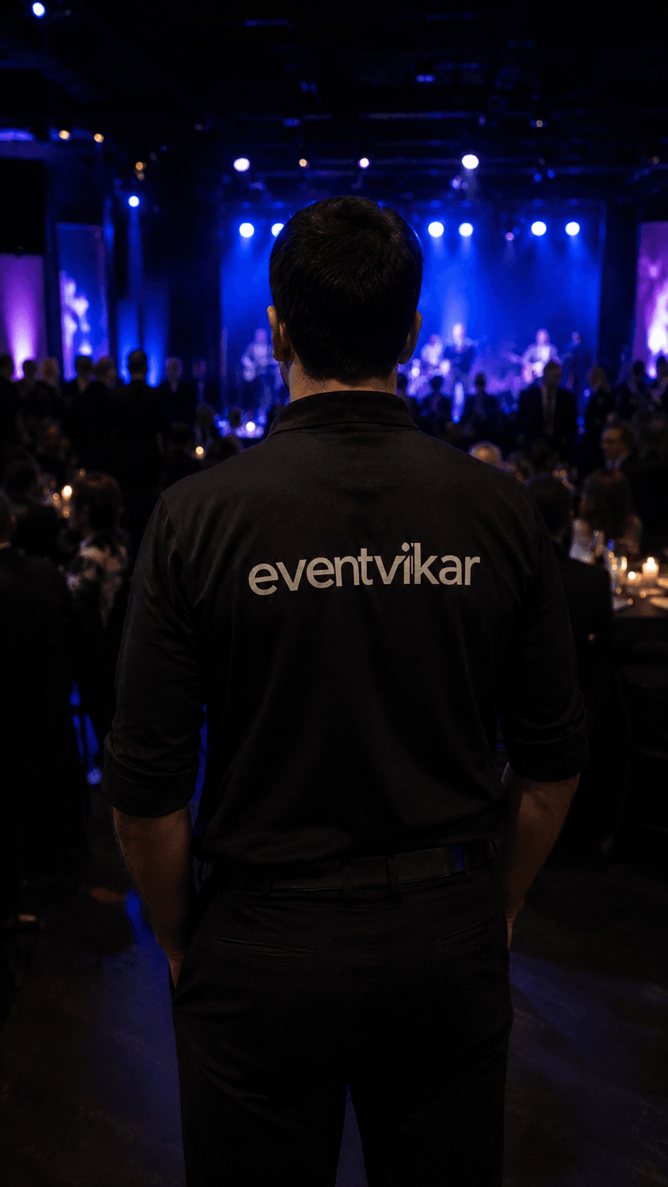 Event crew medarbejder i sort trøje