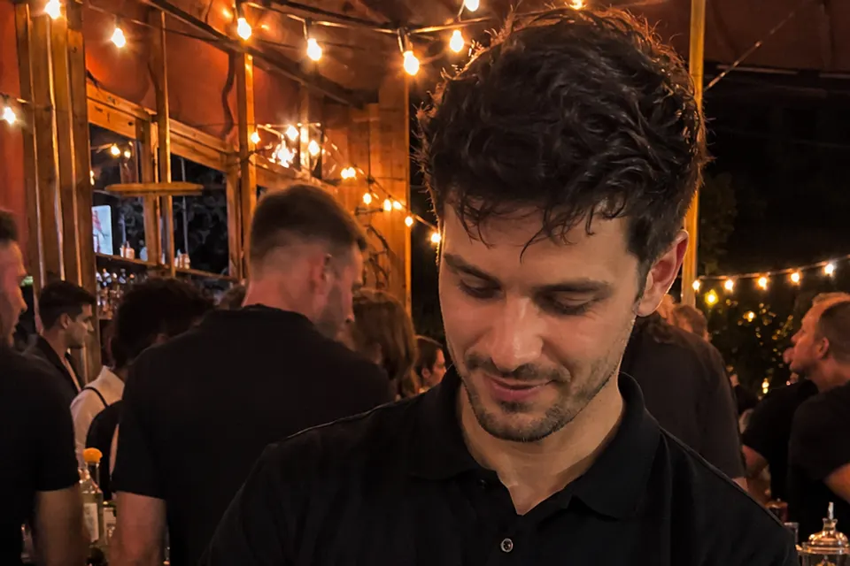 Illustrativ bartender ved en virksomheds julefrokost