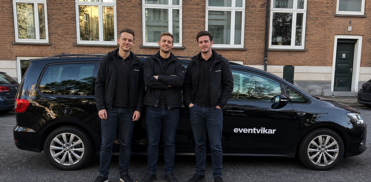 Anders Skov foran en EventVikar bil